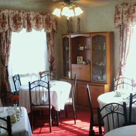 Four Creeks Bed & Breakfast Girard Restaurant billede