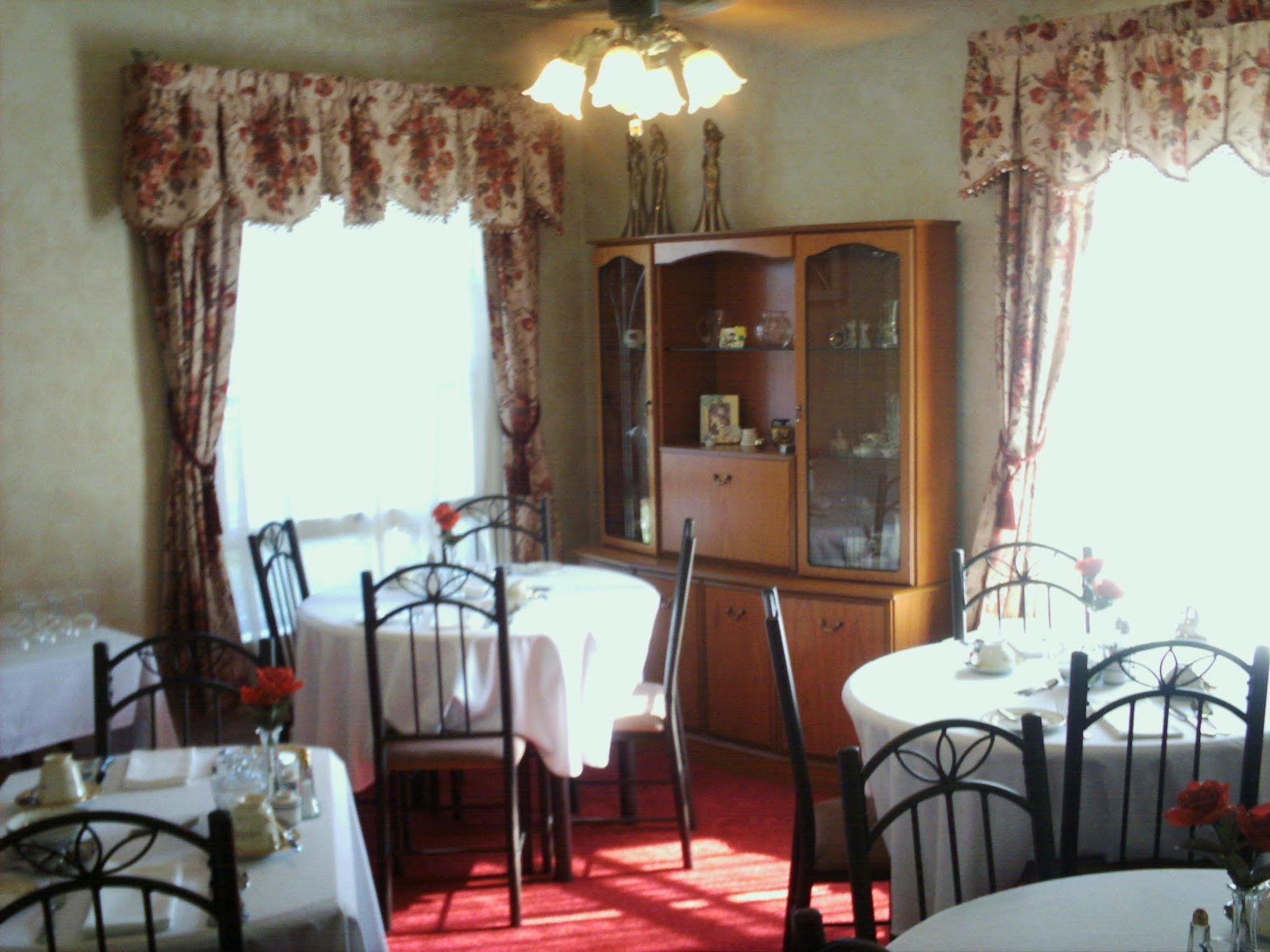 Four Creeks Bed & Breakfast Girard Restaurant billede